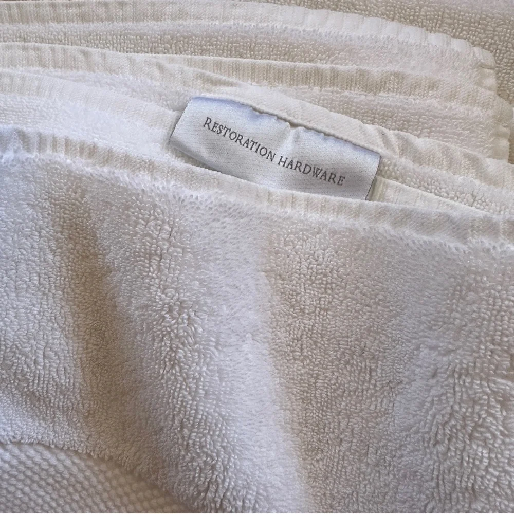 RESTORATION HARDWARE bath towels lot of 2 37 X 68 -FIRM